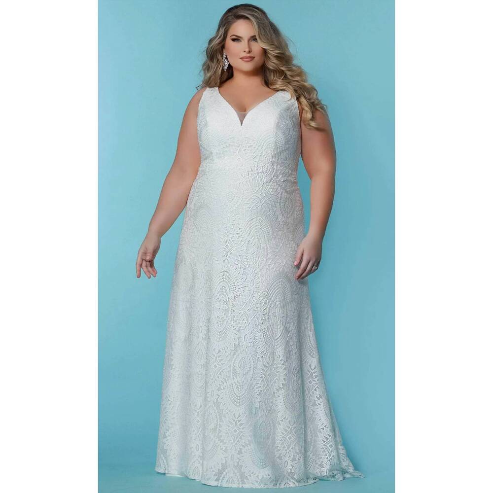 NEW SYDNEY'S CLOSET bohemian-inspired wedding gown in ivory